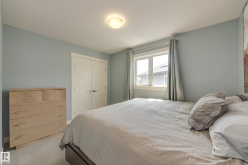 3721 Parker Court, Edmonton, AB - Indoor Photo Showing Bedroom