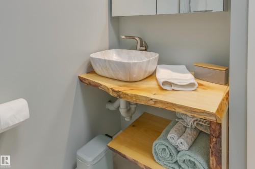 3721 Parker Court, Edmonton, AB - Indoor Photo Showing Bathroom