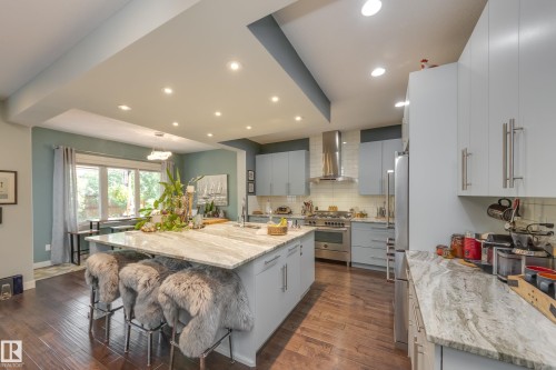 3721 Parker Court, Edmonton, AB - Indoor Photo Showing Kitchen With Upgraded Kitchen