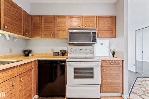 1809 10149 Saskatchewan Drive, Edmonton, AB - Indoor Photo Showing Kitchen