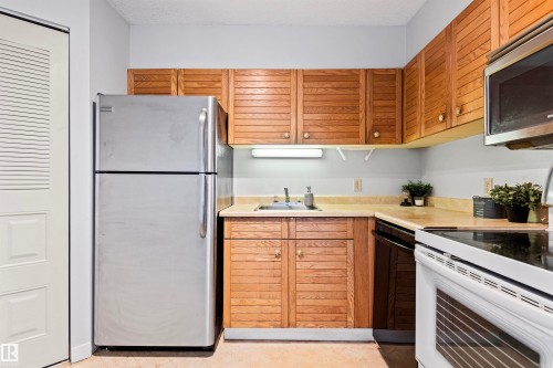 1809 10149 Saskatchewan Drive, Edmonton, AB - Indoor Photo Showing Kitchen