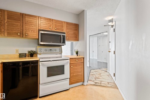1809 10149 Saskatchewan Drive, Edmonton, AB - Indoor Photo Showing Kitchen