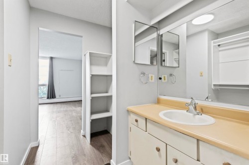 1809 10149 Saskatchewan Drive, Edmonton, AB - Indoor Photo Showing Bathroom