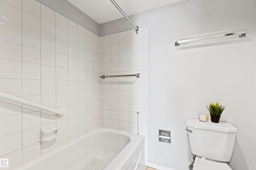 1809 10149 Saskatchewan Drive, Edmonton, AB - Indoor Photo Showing Bathroom