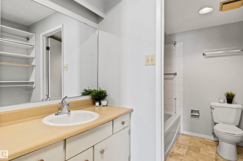 1809 10149 Saskatchewan Drive, Edmonton, AB - Indoor Photo Showing Bathroom