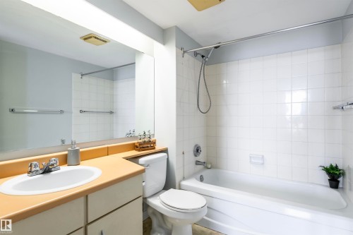 1809 10149 Saskatchewan Drive, Edmonton, AB - Indoor Photo Showing Bathroom