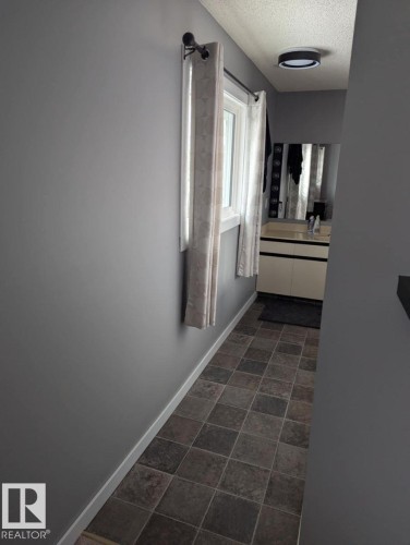 11019 10 Avenue, Edmonton, AB - Indoor Photo Showing Other Room