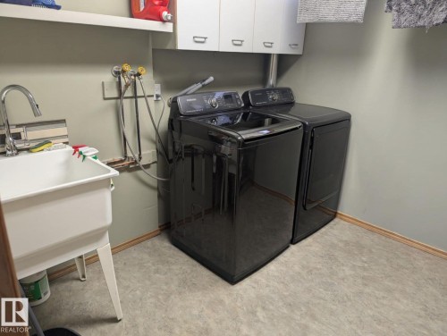 11019 10 Avenue, Edmonton, AB - Indoor Photo Showing Laundry Room