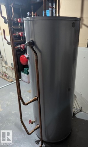 11019 10 Avenue, Edmonton, AB - Indoor