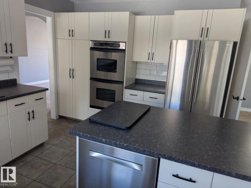 11019 10 Avenue, Edmonton, AB - Indoor Photo Showing Kitchen