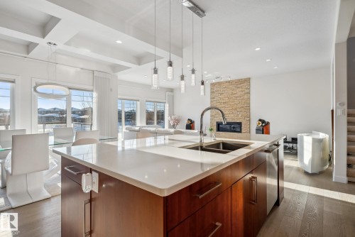 3811 Kidd Bay, Edmonton, AB - Indoor Photo Showing Kitchen With Double Sink With Upgraded Kitchen