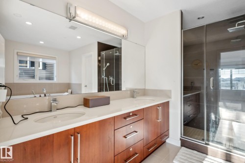 3811 Kidd Bay, Edmonton, AB - Indoor Photo Showing Bathroom