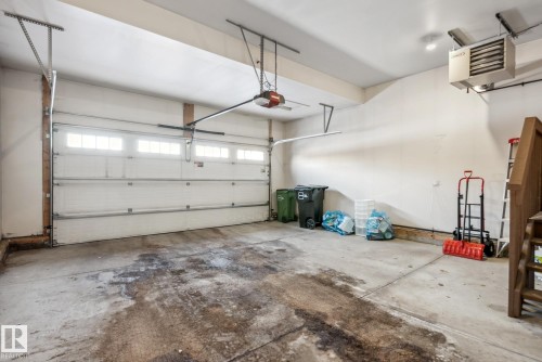 3811 Kidd Bay, Edmonton, AB - Indoor Photo Showing Garage