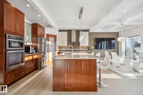 3811 Kidd Bay, Edmonton, AB - Indoor Photo Showing Kitchen With Double Sink With Upgraded Kitchen