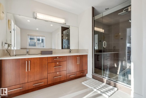 3811 Kidd Bay, Edmonton, AB - Indoor Photo Showing Bathroom