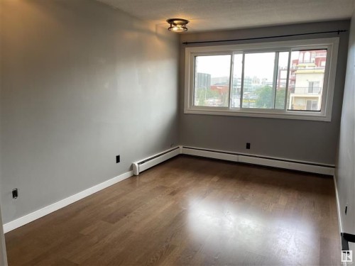 11 11219 103A Avenue, Edmonton, AB - Indoor Photo Showing Other Room