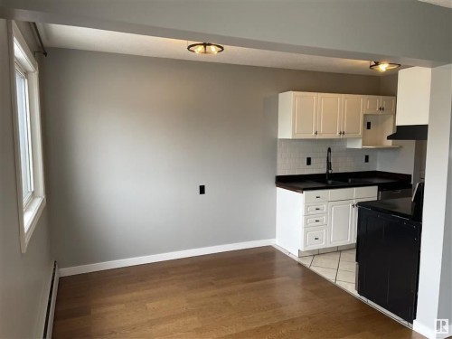 11 11219 103A Avenue, Edmonton, AB - Indoor Photo Showing Kitchen