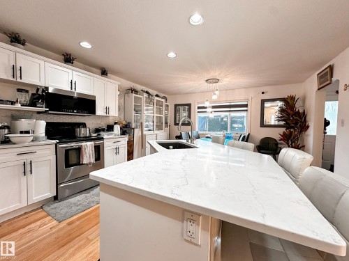 223 61 Street, Edmonton, AB - Indoor Photo Showing Kitchen