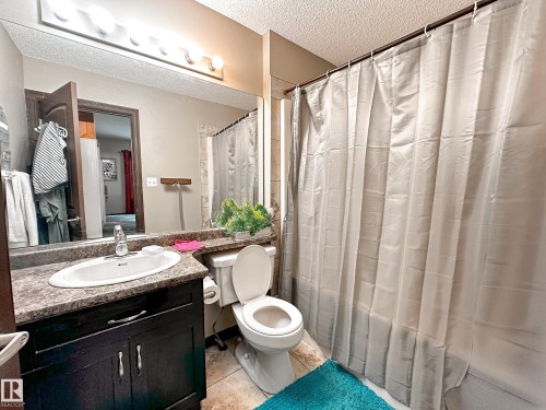 223 61 Street, Edmonton, AB - Indoor Photo Showing Bathroom
