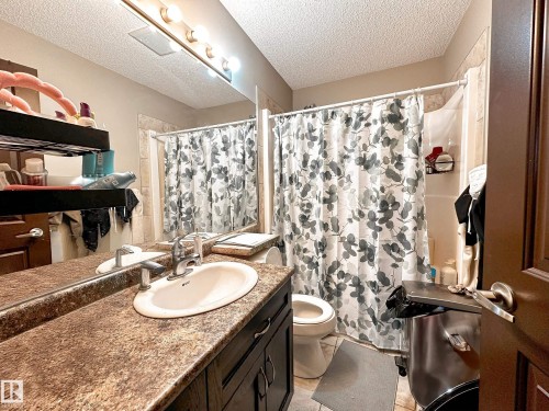 223 61 Street, Edmonton, AB - Indoor Photo Showing Bathroom