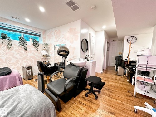 223 61 Street, Edmonton, AB - Indoor