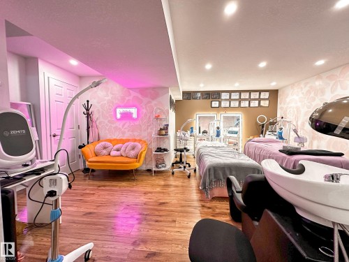 223 61 Street, Edmonton, AB - Indoor