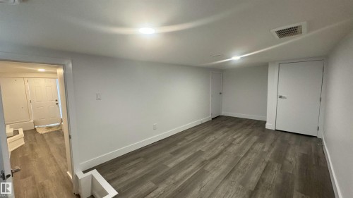 11537 81 Street, Edmonton, AB - Indoor
