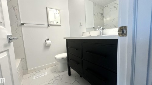 11537 81 Street, Edmonton, AB - Indoor Photo Showing Bathroom