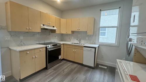 11537 81 Street, Edmonton, AB - Indoor Photo Showing Kitchen With Double Sink