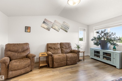 8432 Twp Road 502, Rural Brazeau County, AB - Indoor Photo Showing Living Room