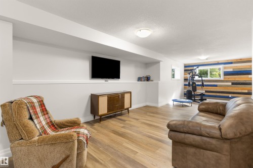 8432 Twp Road 502, Rural Brazeau County, AB - Indoor Photo Showing Living Room