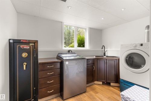 8432 Twp Road 502, Rural Brazeau County, AB - Indoor Photo Showing Laundry Room