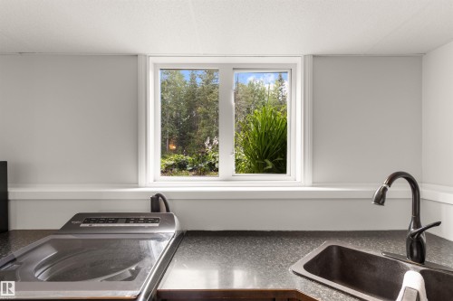 8432 Twp Road 502, Rural Brazeau County, AB - Indoor Photo Showing Kitchen