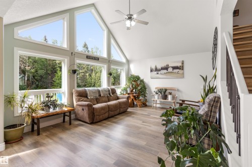 8432 Twp Road 502, Rural Brazeau County, AB - Indoor Photo Showing Living Room
