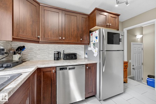 11005 162A Avenue, Edmonton, AB - Indoor Photo Showing Kitchen