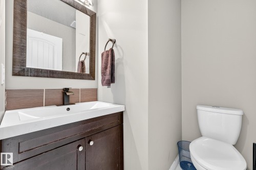 11005 162A Avenue, Edmonton, AB - Indoor Photo Showing Bathroom