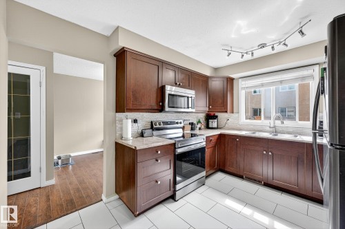 11005 162A Avenue, Edmonton, AB - Indoor Photo Showing Kitchen