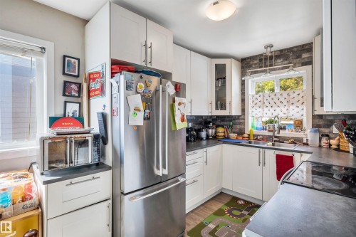 9516 63 Avenue, Edmonton, AB - Indoor Photo Showing Kitchen With Double Sink