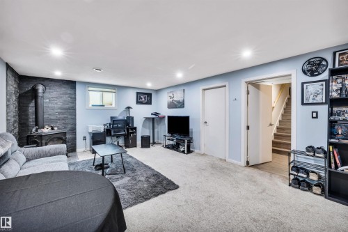 9516 63 Avenue, Edmonton, AB - Indoor