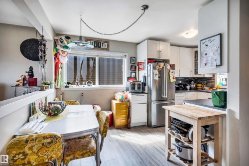 9516 63 Avenue, Edmonton, AB - Indoor