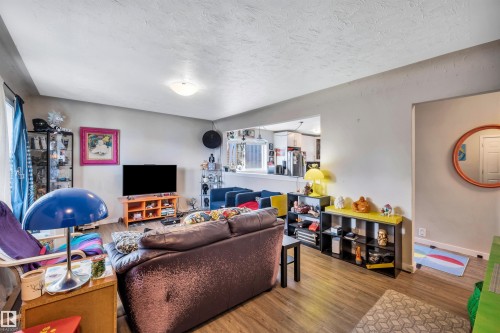9516 63 Avenue, Edmonton, AB - Indoor