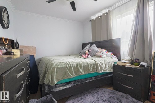 6224 136 Avenue, Edmonton, AB - Indoor Photo Showing Bedroom