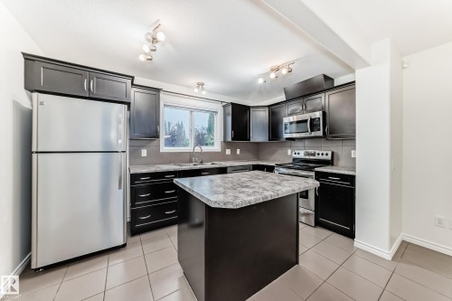 351 Secord Boulevard, Edmonton, AB - Indoor Photo Showing Kitchen With Upgraded Kitchen