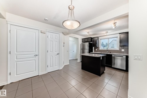 351 Secord Boulevard, Edmonton, AB - Indoor Photo Showing Kitchen