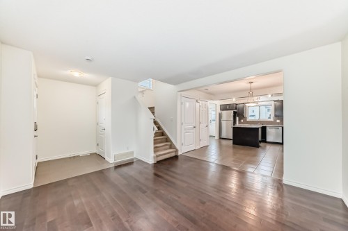 351 Secord Boulevard, Edmonton, AB - Indoor Photo Showing Living Room