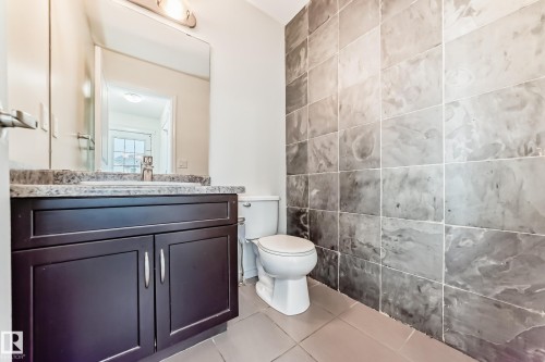 351 Secord Boulevard, Edmonton, AB - Indoor Photo Showing Bathroom
