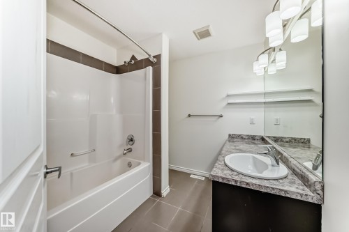 351 Secord Boulevard, Edmonton, AB - Indoor Photo Showing Bathroom