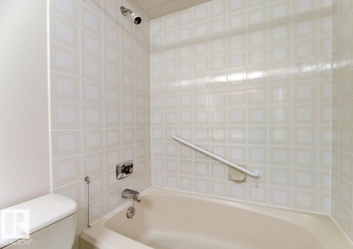 501 8340 Jasper Avenue, Edmonton, AB - Indoor Photo Showing Bathroom