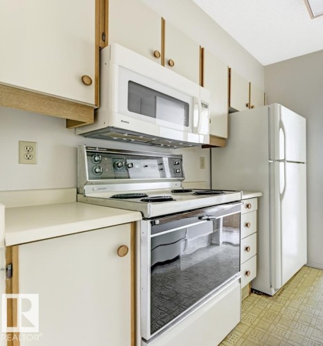 501 8340 Jasper Avenue, Edmonton, AB - Indoor Photo Showing Kitchen