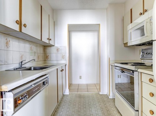 501 8340 Jasper Avenue, Edmonton, AB - Indoor Photo Showing Kitchen